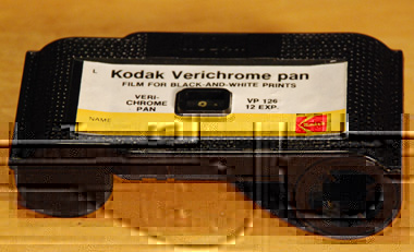 Svartvit film på metervara och negativ färgfilm i 35mm kassett. (42kb)